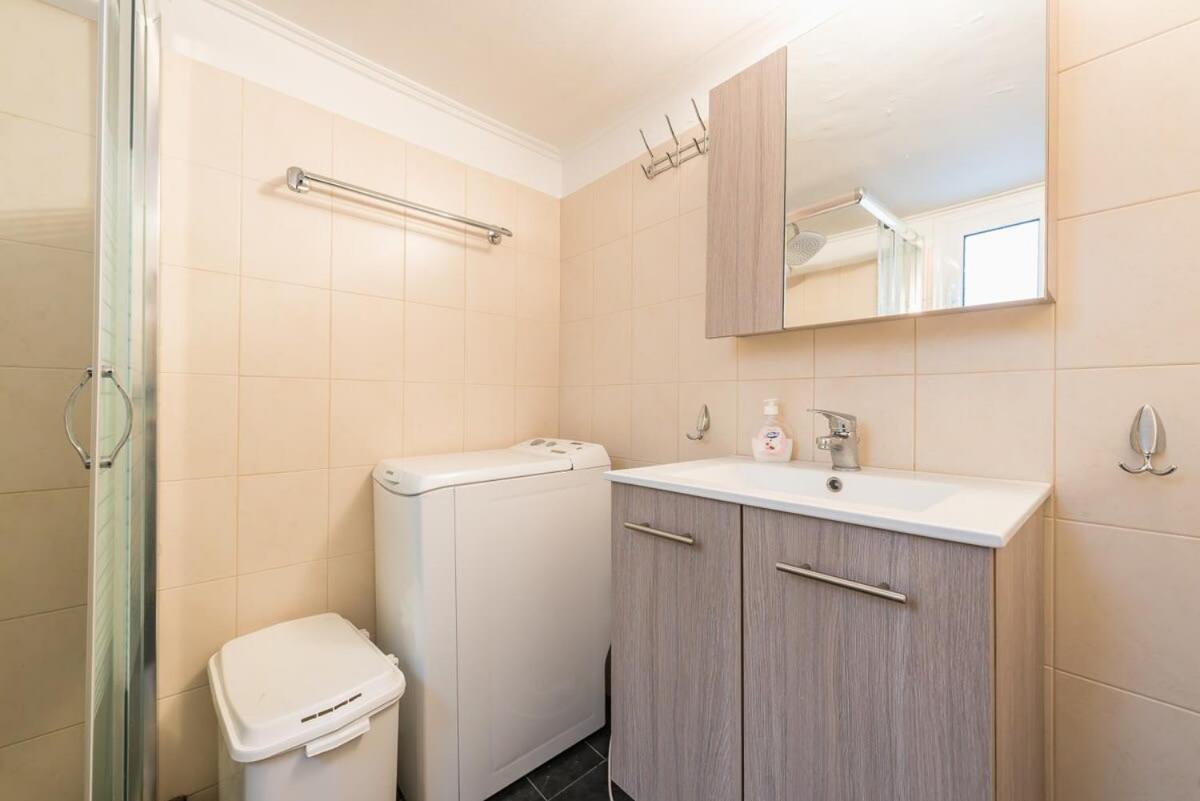 Topfloor Central Apt With Urban Views,3' To Metro Athén Kültér fotó